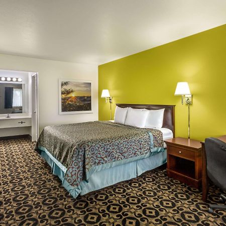 Days Inn By Wyndham Delta Exterior foto
