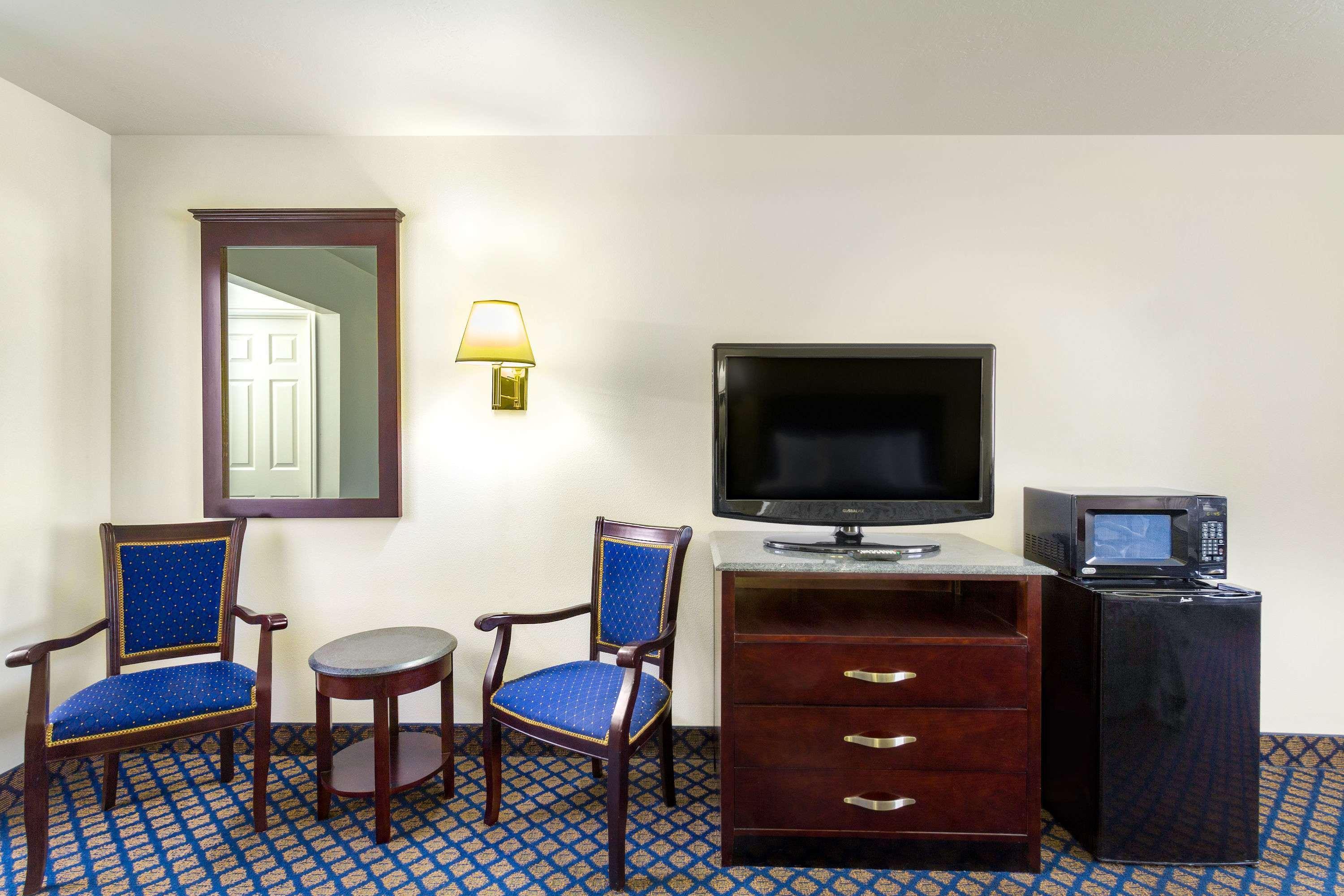 Days Inn By Wyndham Delta Exterior foto